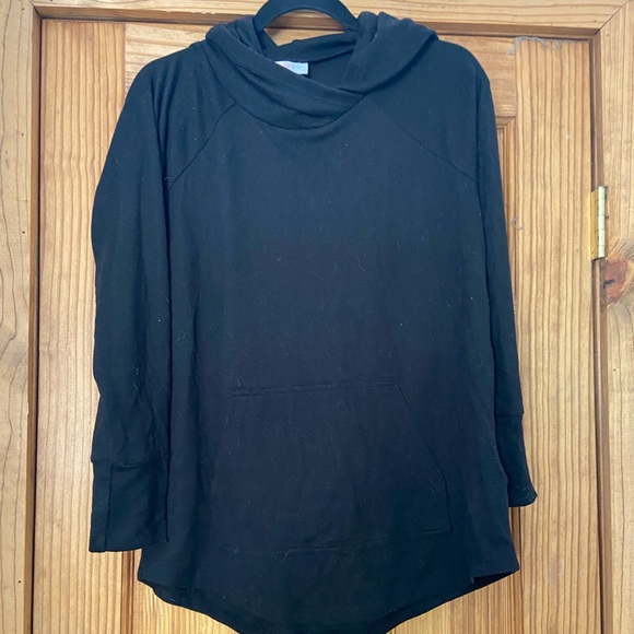 LuLaRoe Sweaters - 🖤LULAROE AMBER🖤